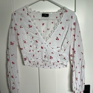 milk & honey long sleeve cropped floral blouse